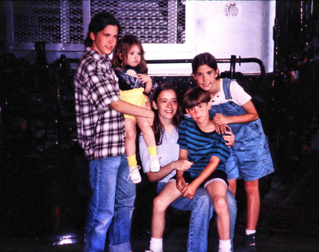 1995-06 Elizabeth, Cass, Christina, Rob, Sarah J04S-04