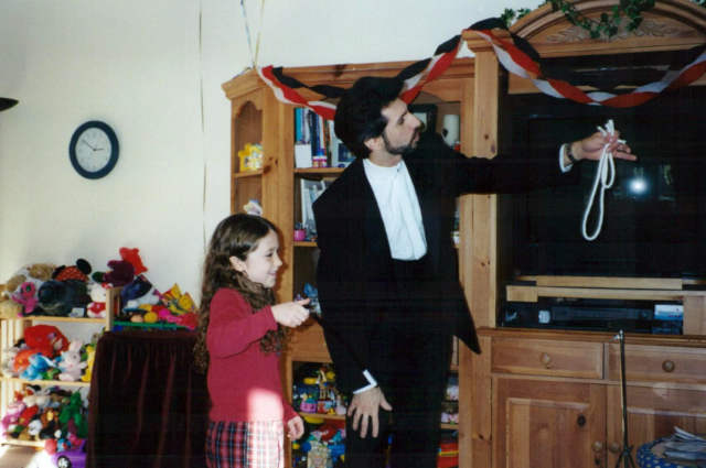 2000-11 Magician, Celia's 8th Birthday Party, Norwalk, CT H24P-09