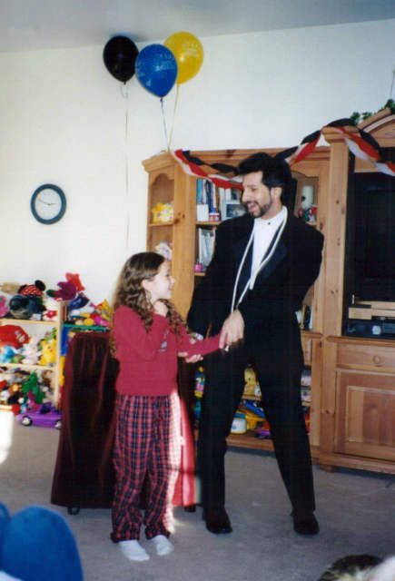 2000-11 Magician, Celia's 8th Birthday Party, Norwalk, CT H24P-08