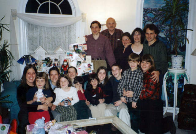 2000-12 Jen, Cypress, Elizabeth, Cass, Matty, Christina, Sarah, Bridget, Rob, Celia, Mary, Bruce, Warren, Dorothy, Jan, Steve at Christmas H26P-22