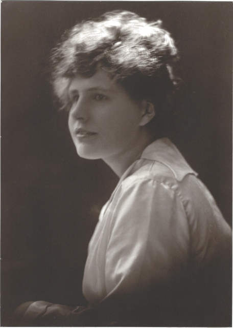 1927 Bess Delyanas