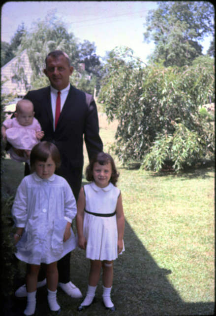 1963-09 Mary, Ed, Sue, Barb D18S-025