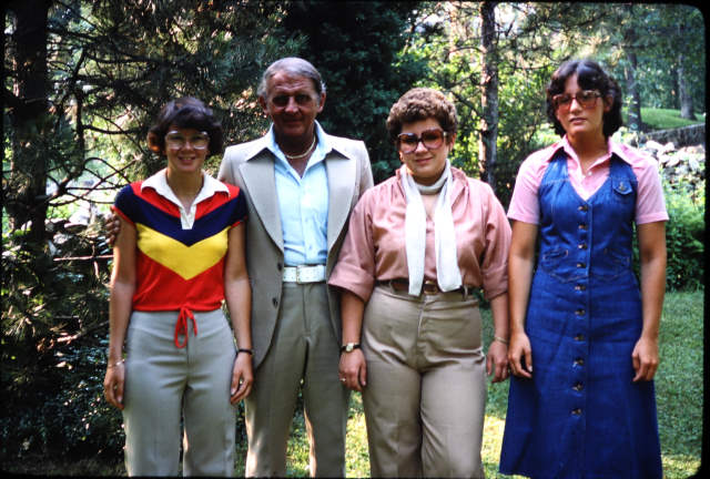1978-08 Mary, Ed, Sue, Barb A29S-20