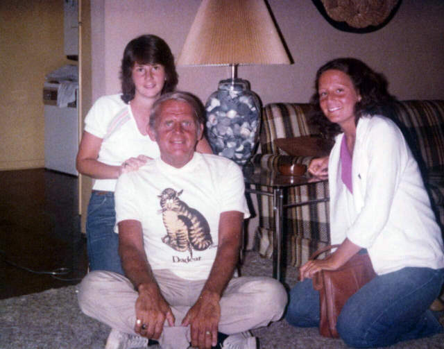 1980-08 Mary, Ed, Barb, Brigantine, NJ 30P-004
