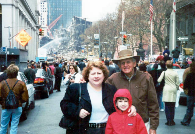 2001-12-02 Sue, Ed and Celia at Ground Zero, NY D39P-011
