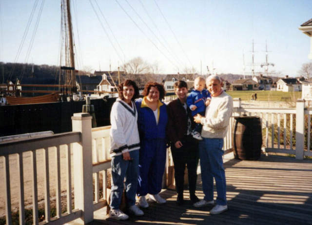 1994-04 Barb, Sue, Mary, Celia, Ed 04P-019