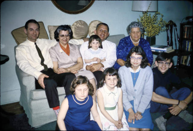 1965-05 Jim, Ruth, Sue, Mary, Ed, Barb, Holly, Grandma D, Gary E13S-13