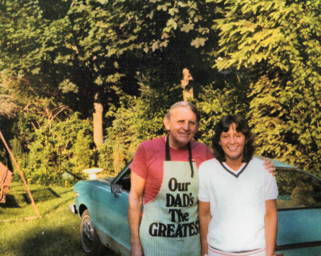 1979-08 Ed in Apron and Barb, Norwalk, CT D27P-001