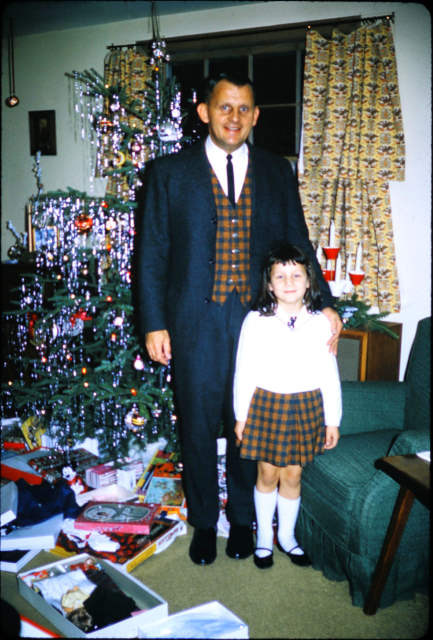 1964-12 Ed, Barb, Christmas at West Cedar E09S-01